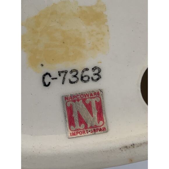 Vintage Napco Boy with Berries 6" Figurine Porcelain Napcoware Japan - Picture 9 of 9